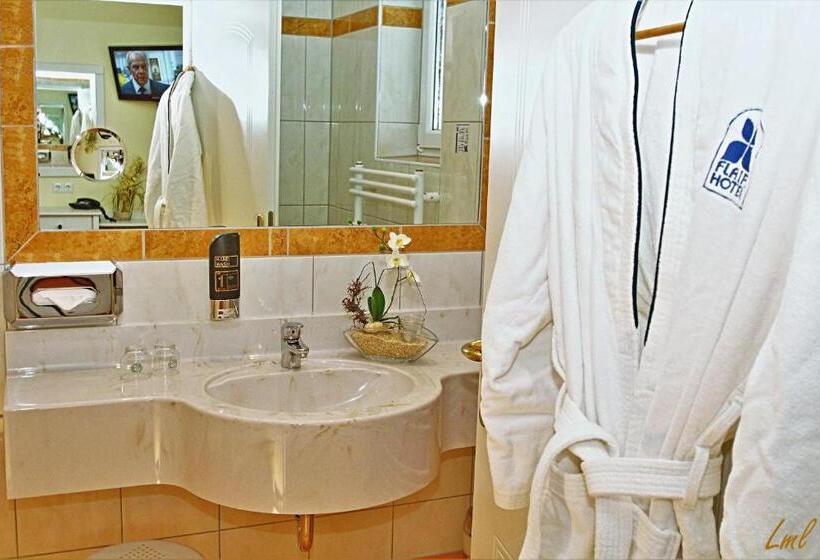 اتاق استاندارد با چشم‌انداز باغ, Flairhotel Am Wörthersee
