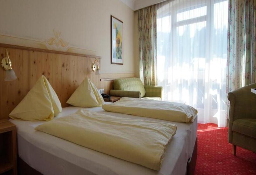 חדר משפחתי, Bischofsmütze