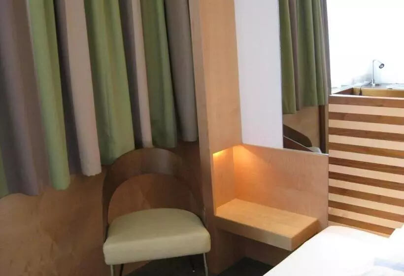 Standard Single Room, City