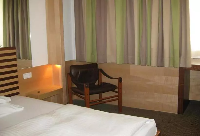 Standard Single Room, City
