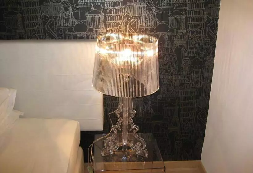 Comfort Room, City
