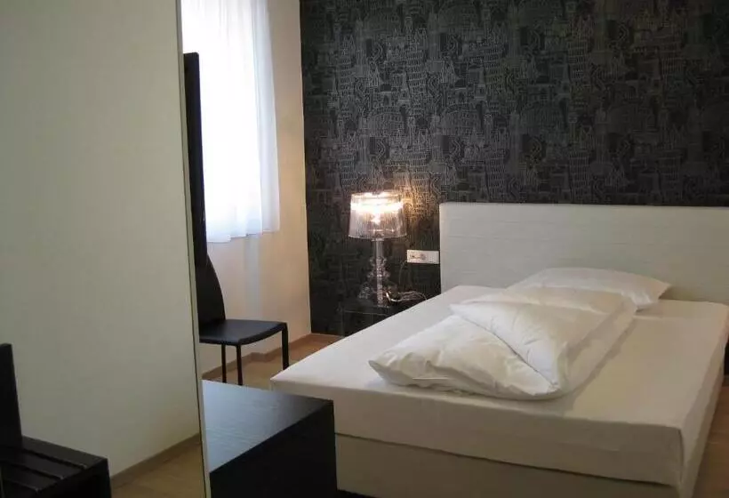 Comfort Room, City