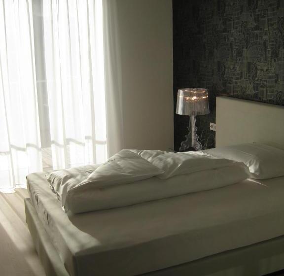 اتاق پریمیوم با بالکن, City