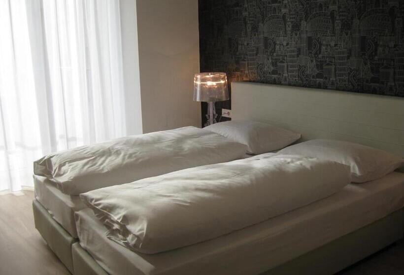 اتاق پریمیوم با بالکن, City