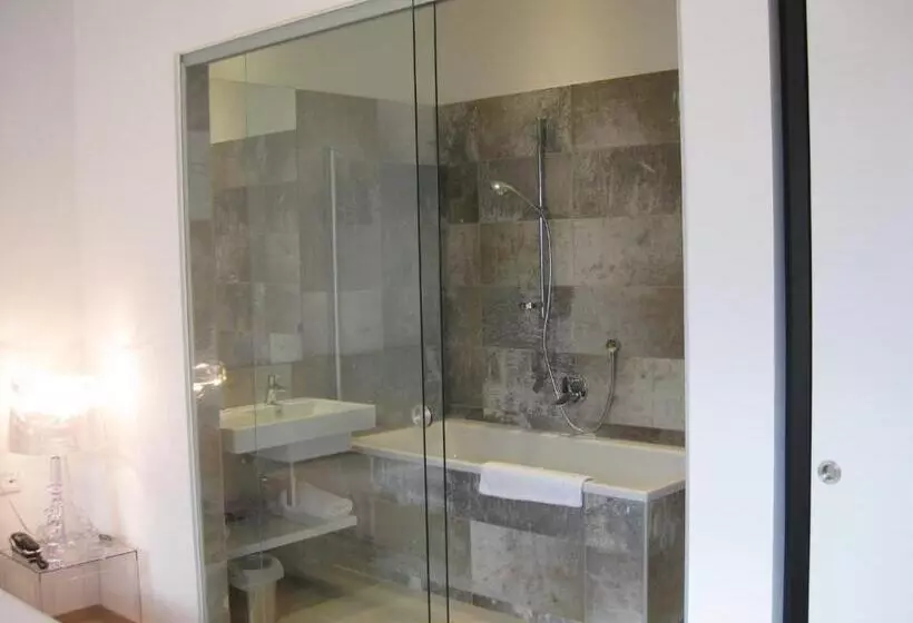 Suite, City