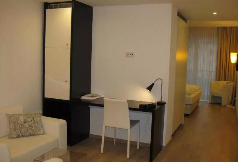 Suite, City