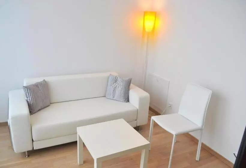 Suite, City