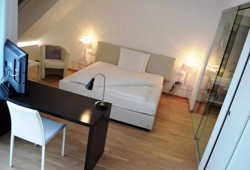 Suite, City