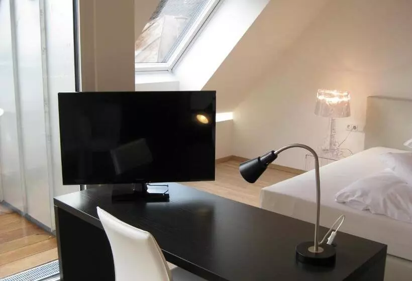 Suite, City