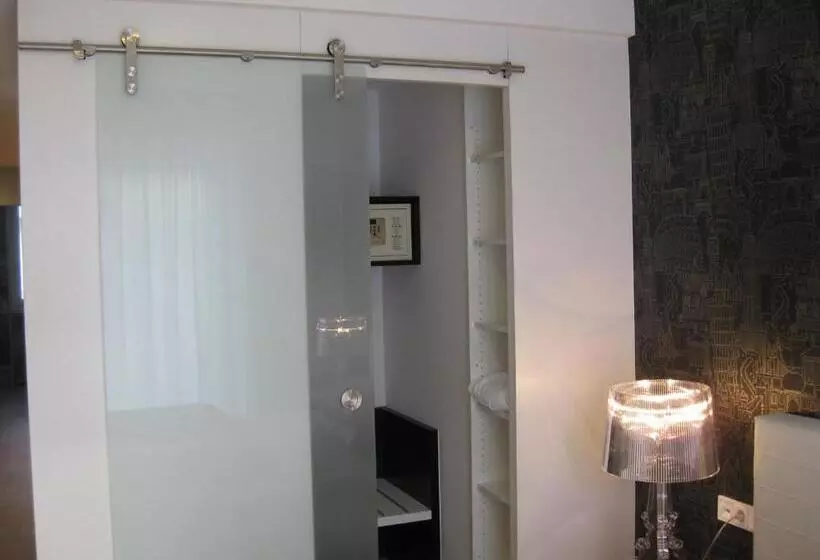 Suite, City