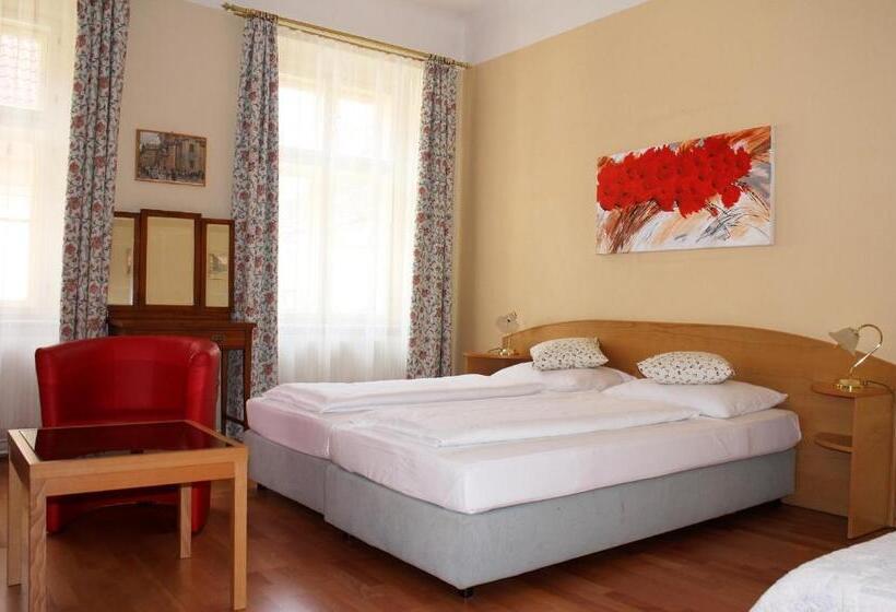 اتاق استاندارد سه نفره, Graf Stadion