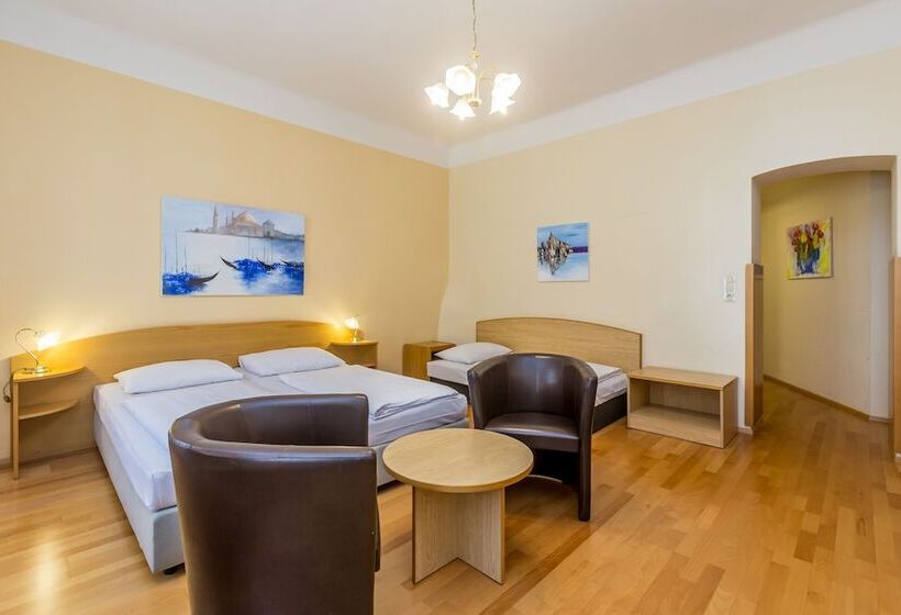 اتاق استاندارد سه نفره, Graf Stadion