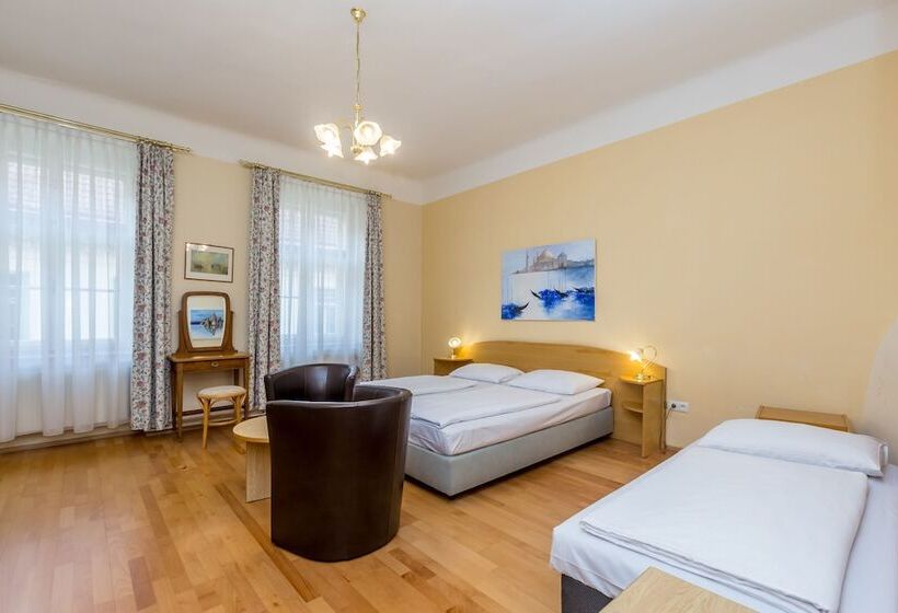 اتاق استاندارد سه نفره, Graf Stadion