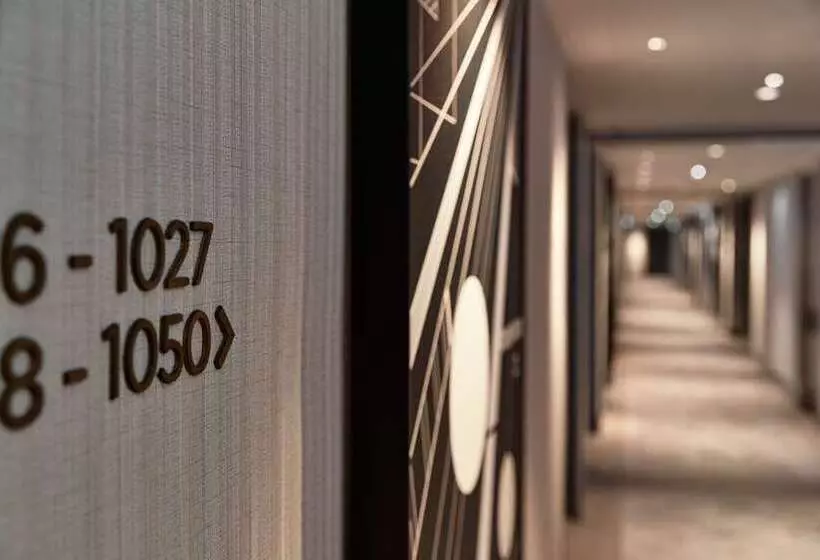 اتاق اجرایی با تخت بزرگ, Hilton Vienna Park