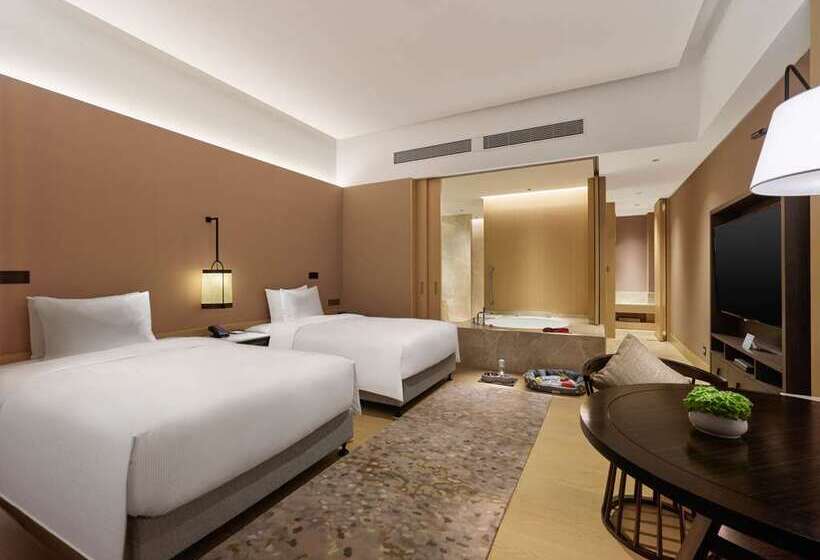 可看到停车场的标准间, Hilton Vienna Park