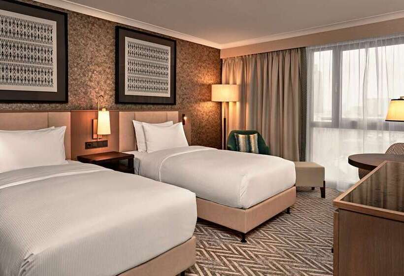 可看到停车场的标准间, Hilton Vienna Park