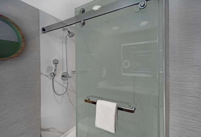 带大床的标准间, Hilton Vienna Park