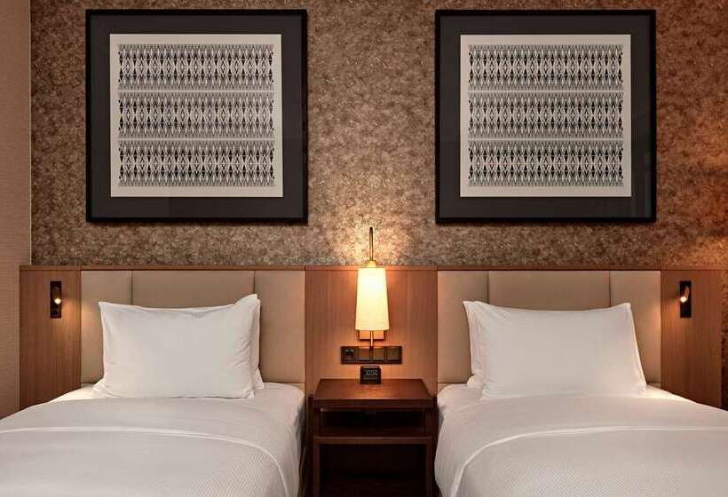 可看到停车场的标准间, Hilton Vienna Park