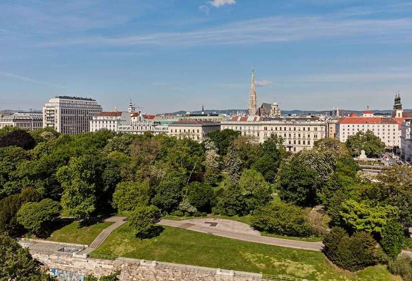 可看到停车场的标准间, Hilton Vienna Park