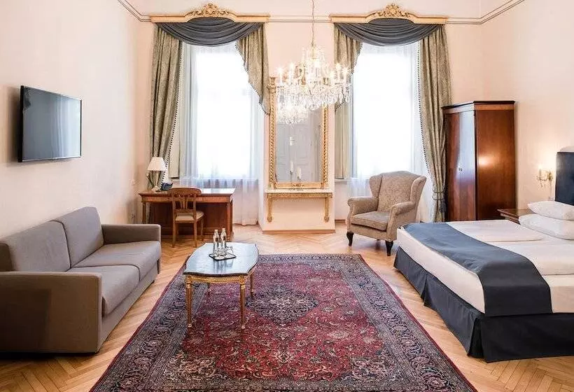 اتاق سوپریور سه تخته, Palais Hotel Erzherzog Johann