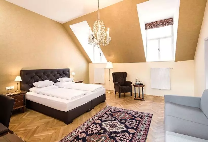 اتاق سوپریور سه تخته, Palais Hotel Erzherzog Johann