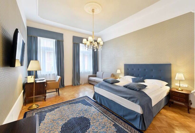 غرفة سوبيريور ثلاثية, Palais Hotel Erzherzog Johann