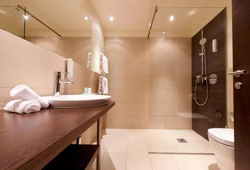 Premium-huone, Parkhotel Pörtschach Das Hotelresort Mit Insellage Am Wörthersee