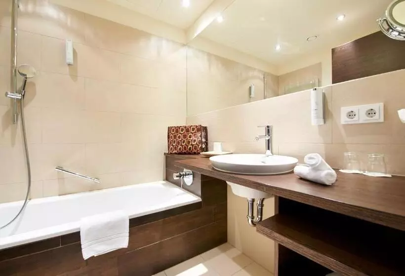Premium-huone, Parkhotel Pörtschach Das Hotelresort Mit Insellage Am Wörthersee