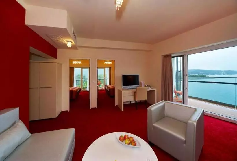 Perhesviitti, Parkhotel Pörtschach Das Hotelresort Mit Insellage Am Wörthersee