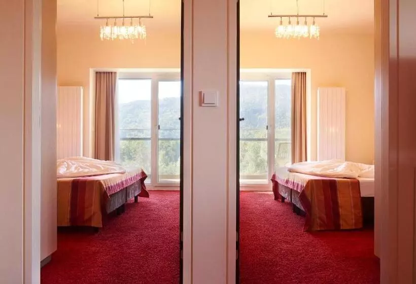 Perhesviitti, Parkhotel Pörtschach Das Hotelresort Mit Insellage Am Wörthersee