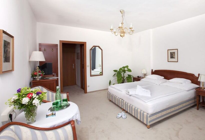 수피리어 룸, Richard Löwenherz