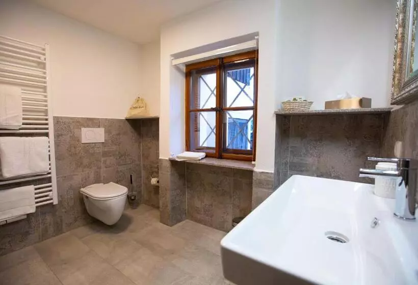 اتاق استاندارد, Der Schlosswirt Zu Anif   Biedermeierhotel Und Restaurant