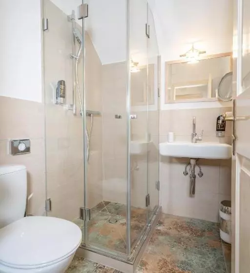 اتاق استاندارد یک نفره, Der Schlosswirt Zu Anif   Biedermeierhotel Und Restaurant