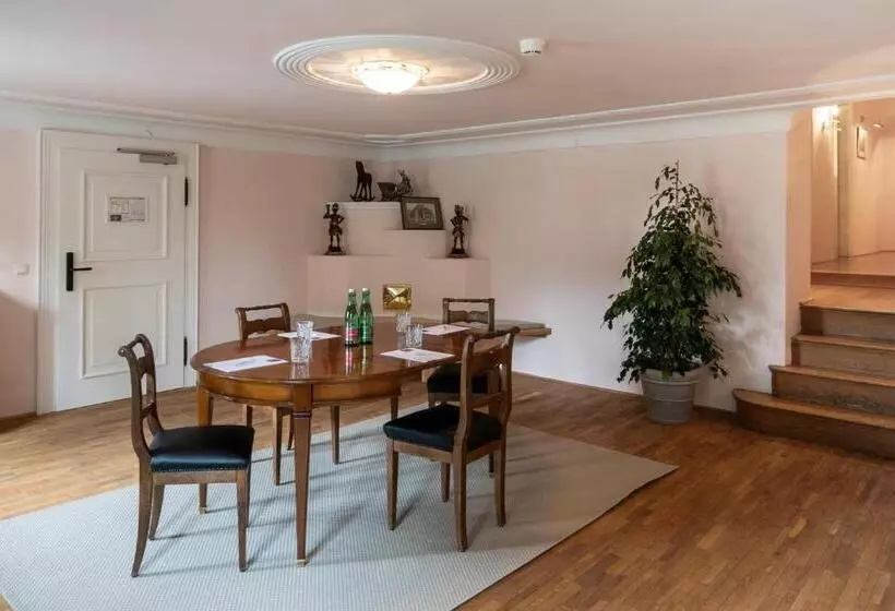 سوییت, Der Schlosswirt Zu Anif   Biedermeierhotel Und Restaurant