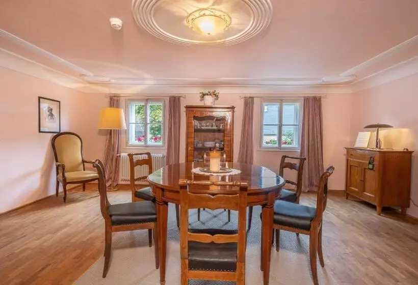 سوییت, Der Schlosswirt Zu Anif   Biedermeierhotel Und Restaurant