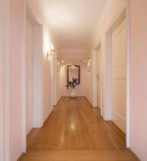 سوییت, Der Schlosswirt Zu Anif   Biedermeierhotel Und Restaurant