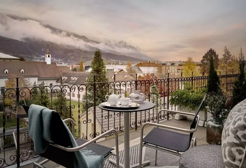 اتاق لوکس, Schwarzer Adler Innsbruck