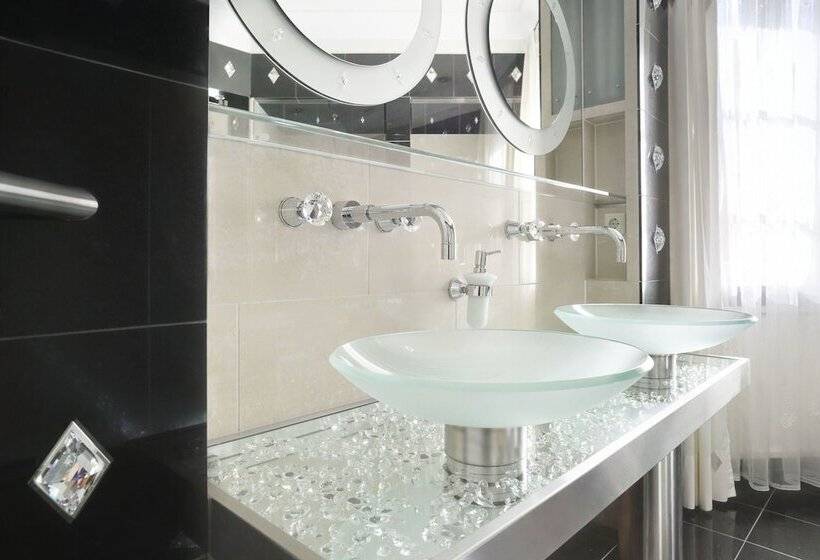 Люкс, Schwarzer Adler Innsbruck