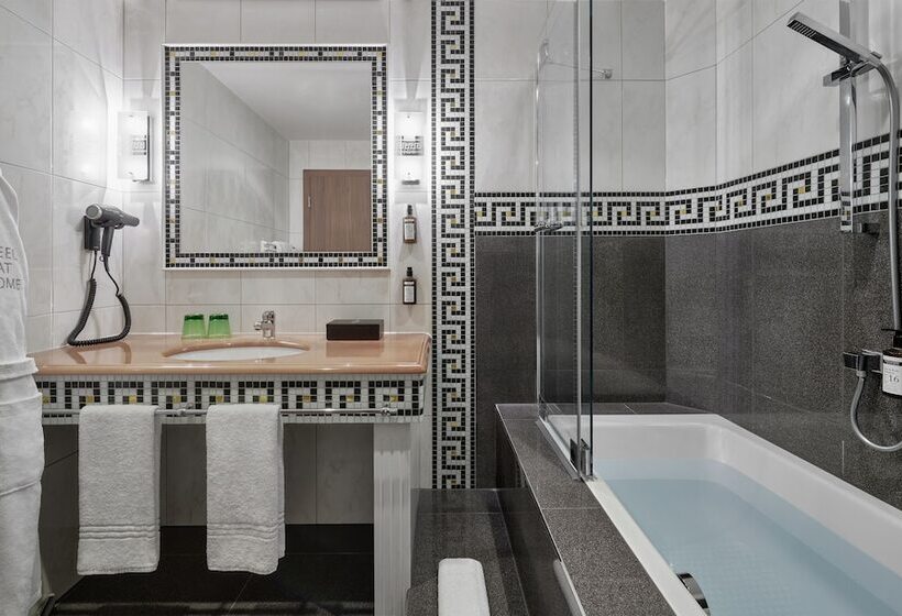 Люкс, Schwarzer Adler Innsbruck