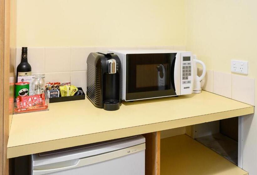 スタンダードルーム, Aat 28 Goldsmith Motel