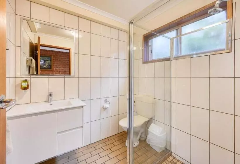 ویلای 2 خوابه, Aat 28 Goldsmith Motel
