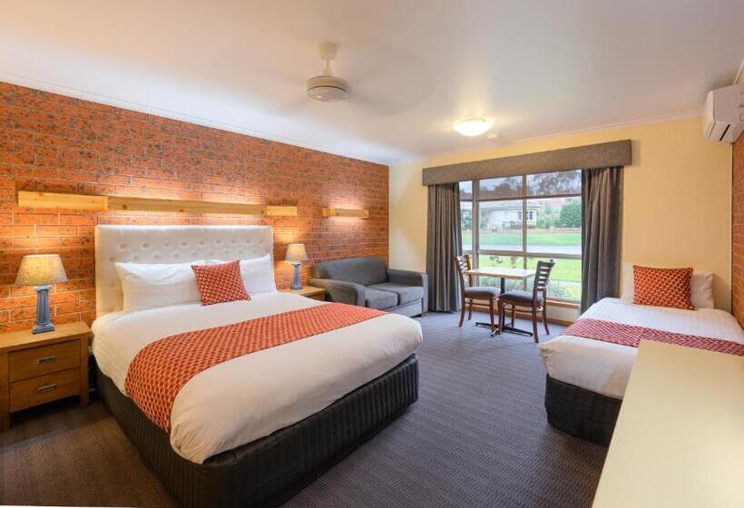 ファミリールーム, Aat 28 Goldsmith Motel