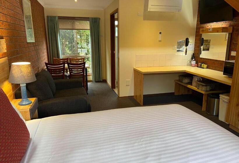 ファミリールーム, Aat 28 Goldsmith Motel