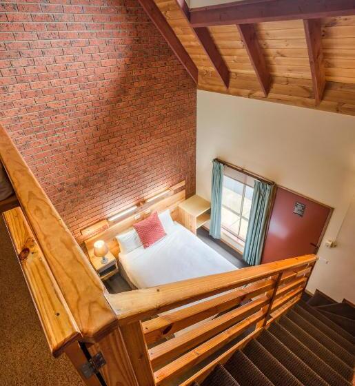 ファミリールーム, Aat 28 Goldsmith Motel