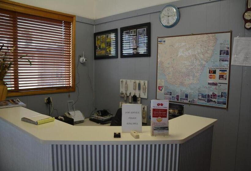 חדר משפחתי, Adrian Motel