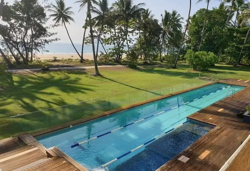 Perhehuone, Castaways Resort & Spa On Mission Beach