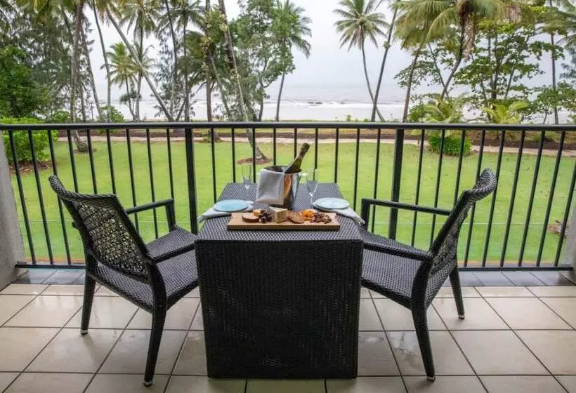 Perhehuone, Castaways Resort & Spa On Mission Beach