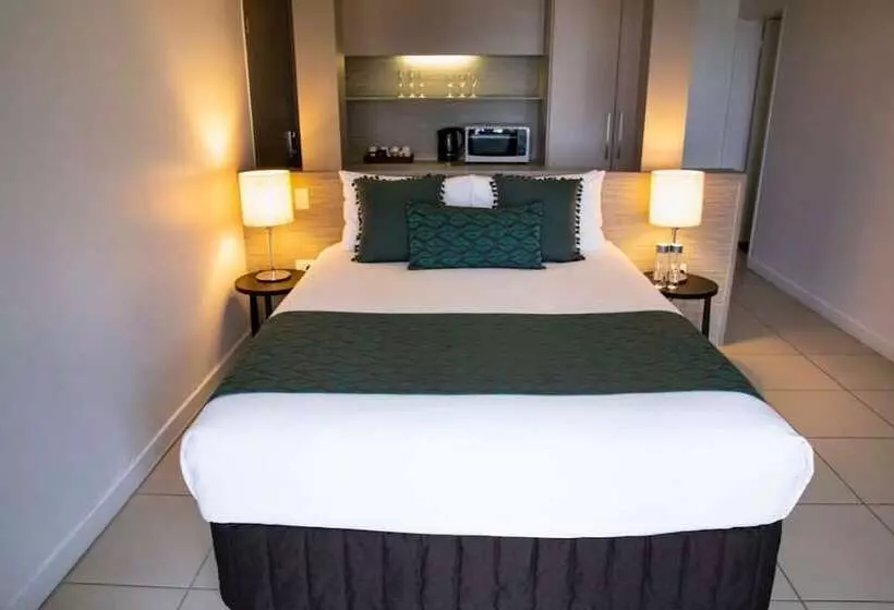 Perhehuone, Castaways Resort & Spa On Mission Beach
