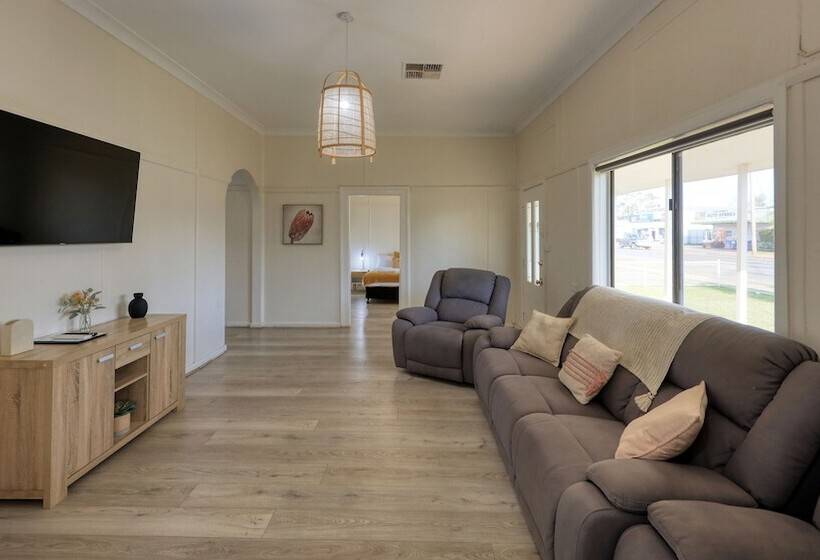 בית, 4 חדרי שינה, Castlereagh Lodge Motel