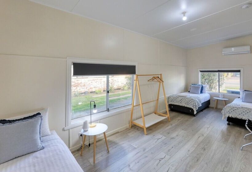 בית, 4 חדרי שינה, Castlereagh Lodge Motel